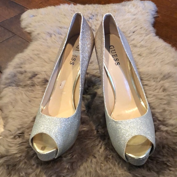 Stunning Guess Peep Toe Platforms - Picture 1 of 4